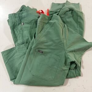 Pre- Figs Scrubs Set size MEDIUM (Jade)